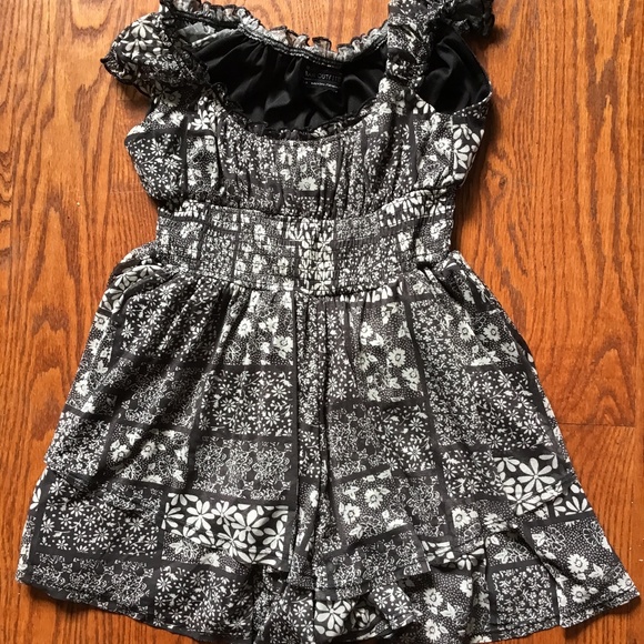 URBAN OUTFITTERS BLACK AND WHITE FLORAL ROMPER - Picture 1 of 4